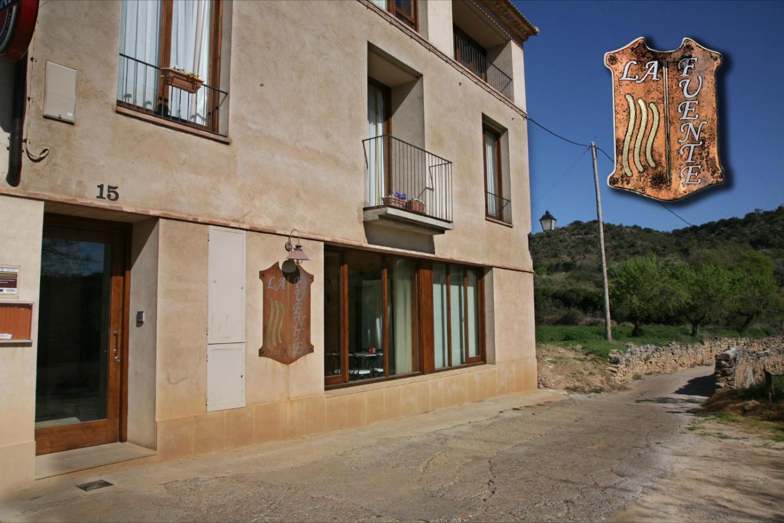 Hostal La Fuente Buera Екстер'єр фото