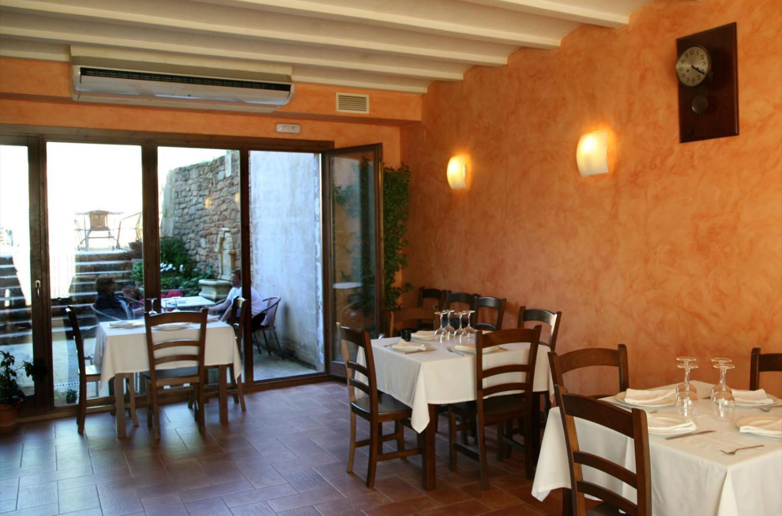 Hostal La Fuente Buera Екстер'єр фото