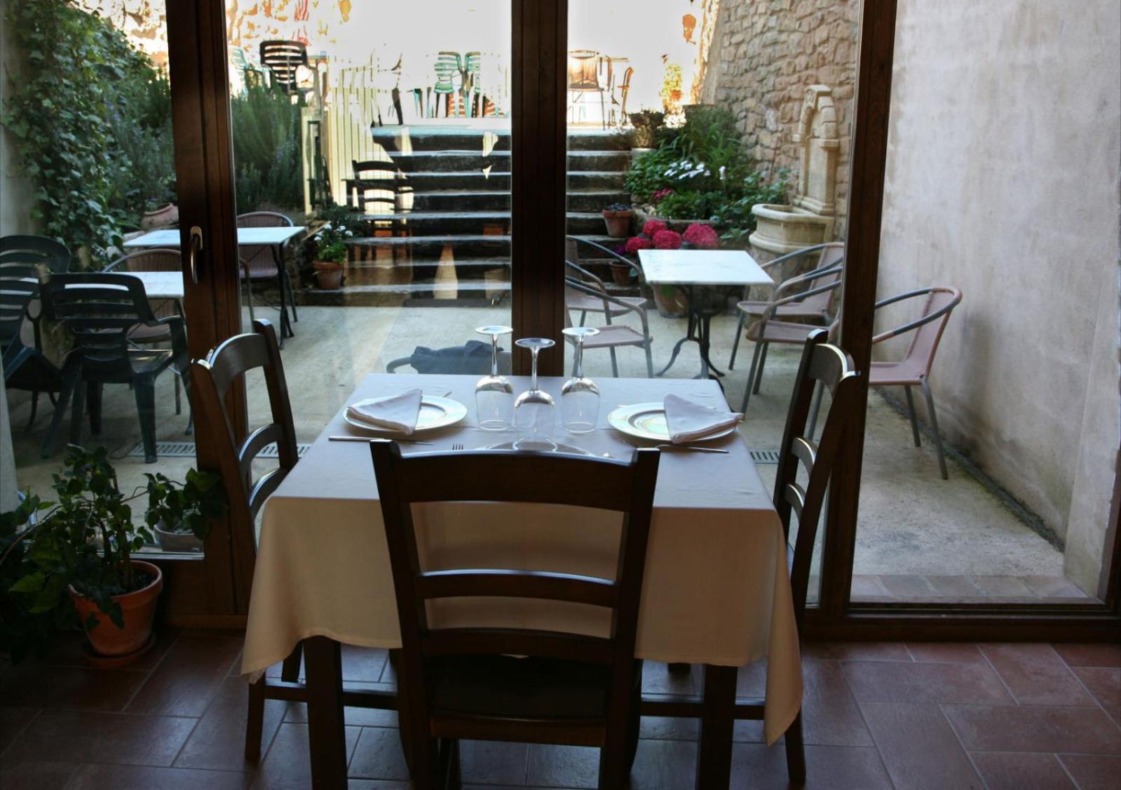 Hostal La Fuente Buera Екстер'єр фото