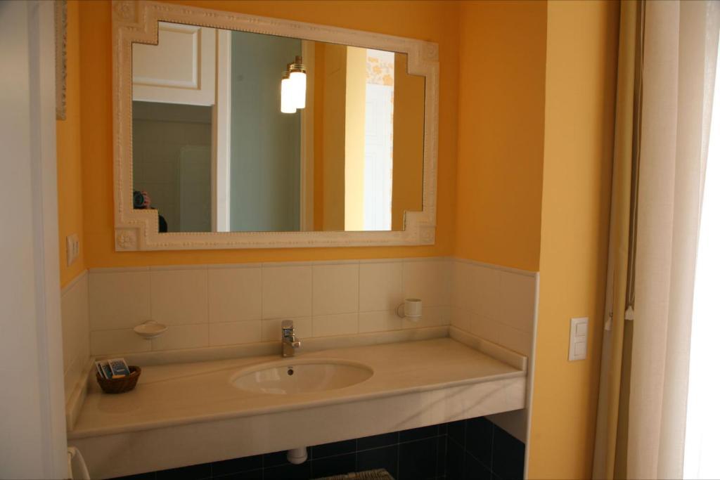 Hostal La Fuente Buera Екстер'єр фото